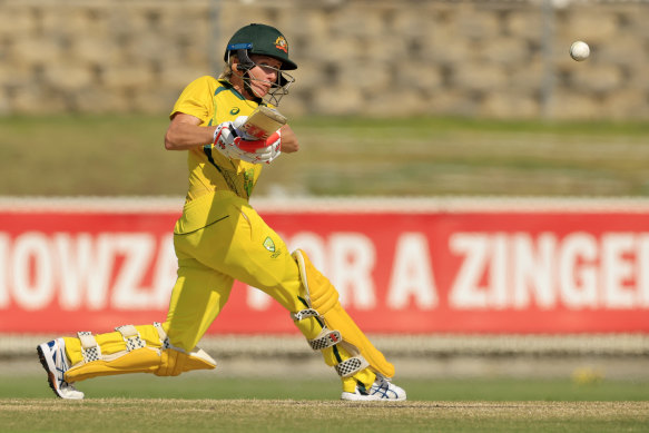 Beth Mooney smashes one to the boundary.