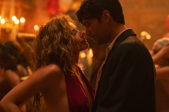 Margot Robbie and Diego Calva star in writer-director Damien Chazelle’s Babylon.