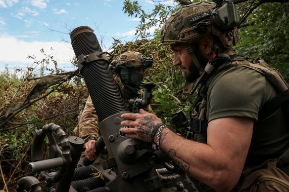 Ukrainian servicemen, of the 10th separate mountain assault brigade of the Armed Forces of Ukraine, prepare to fire a mortar at their positions at a front line, amid Russia’s attack on Ukraine, near the city of Bakhmut on July 13.
