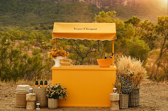 Some “solaire spirit” in the wild in the form of a pop-up Veuve Clicquot bar.