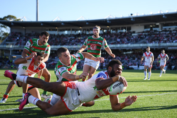 Mikaele Ravalawa dives over for a Dragons’ try at Netstrata Jubilee Stadium.
