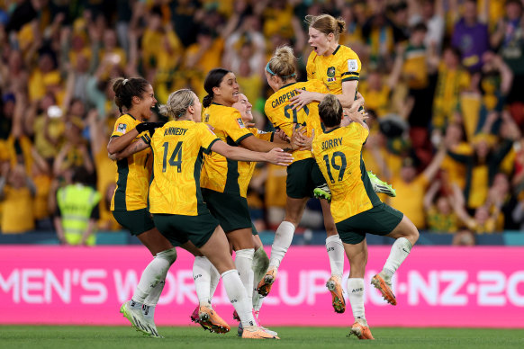 Matildas players celebrate their side’s victory in the penalty shoot out after Cortnee Vine scored against France. 