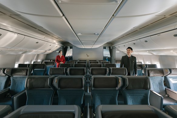 The crew embody the legendary Cathay service skills. 