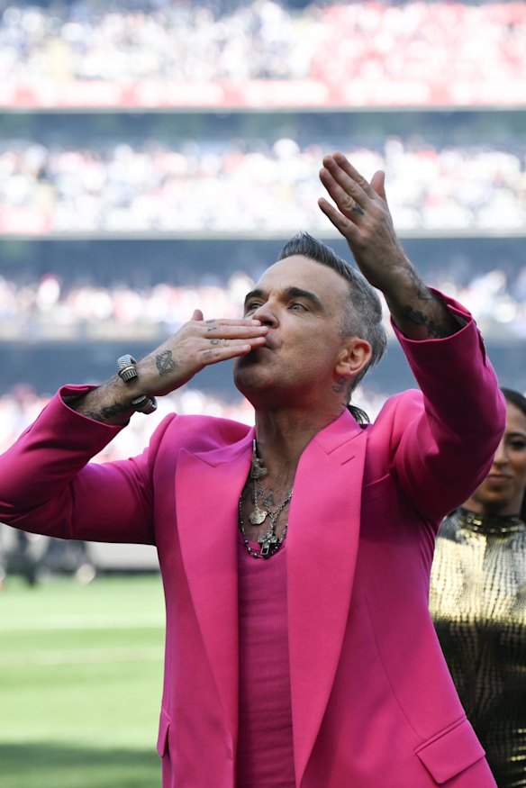 Robbie Williams performs at the 2022 AFL grand final.