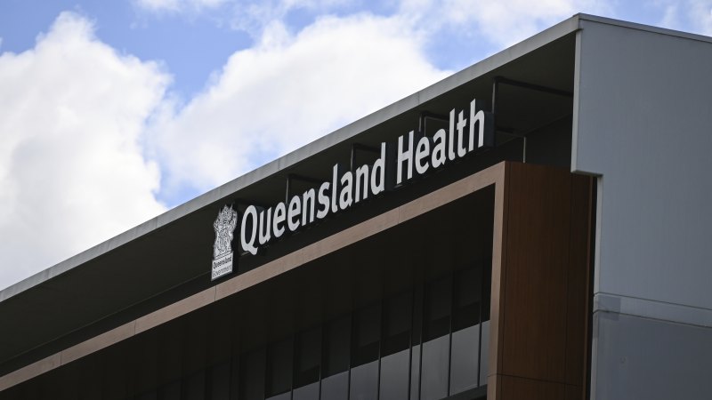 Unvaccinated health workers to be given shifts in Queensland hospitals