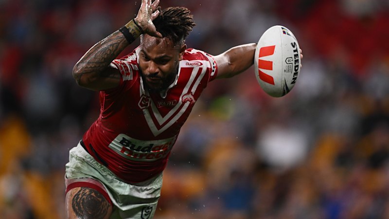 Dolphins dominate Rabbitohs to move into top eight