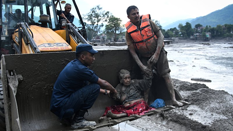 Missing Australian makes contact after second flood fears disrupt rescue operations