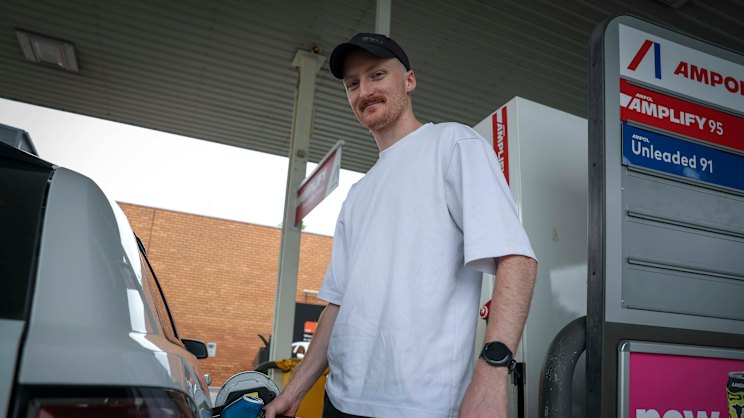 theage.com.au - Noel Towell - Petrol retailers warned to pass on excise cuts