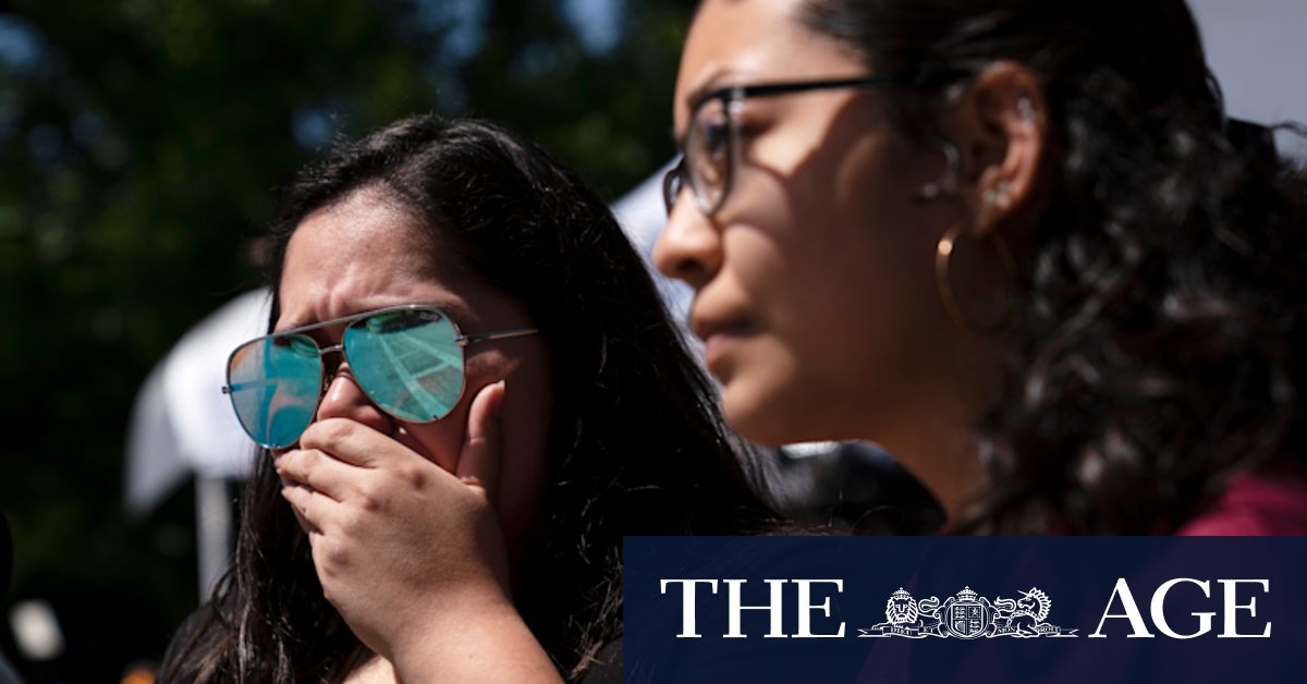 Texas school shooting: Onlookers urged police to charge in - Vimarsana News