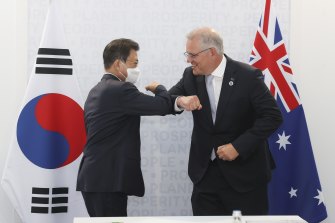 Президент Республики Корея Мун Чжэ Ин и премьер-министр Скотт Моррисон встречаются в Риме на саммите G20. 
