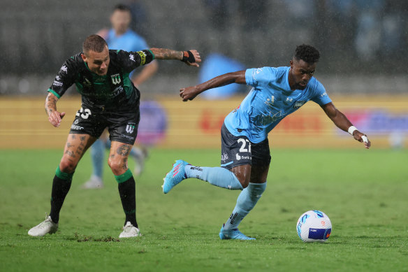Fans voiced their discontent with two drink breaks that coincided with advertisements during Sydney’s draw with Western United. 