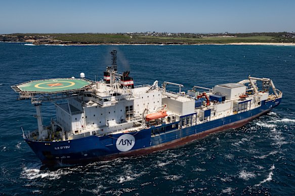 Cabo colocado na Ilha de Yeu, na costa de Sydney, na quarta-feira.