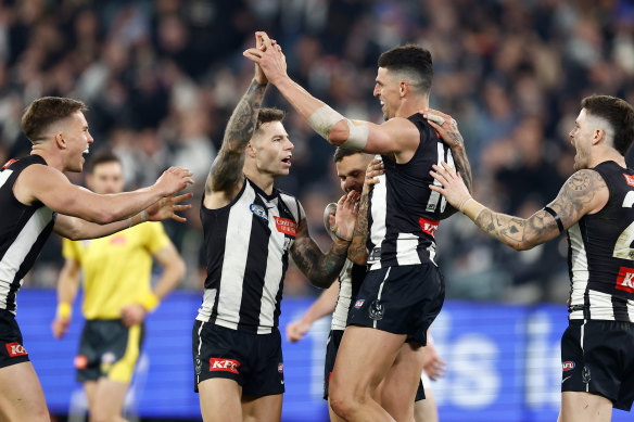 Collingwood champion Scott Pendlebury celebrates with his Magpie teammates.