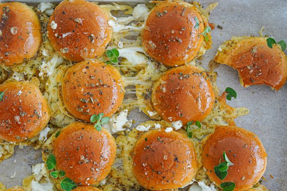 Crowd-pleasing cheesy Greek-inspired pull-apart.