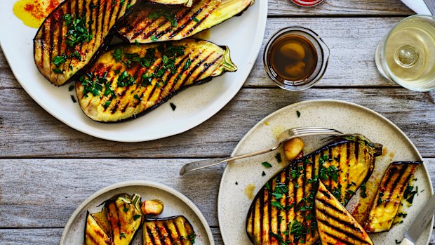 Barbecued eggplant with garlic and paprika.