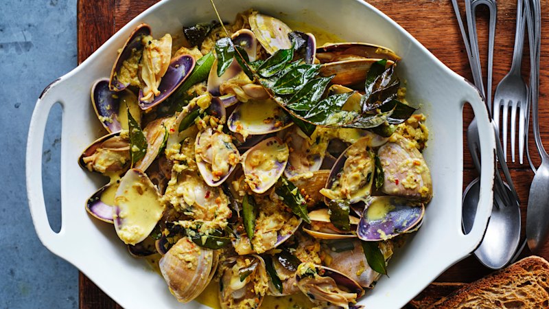 One-pot pipis with vadouvan and curry leaves