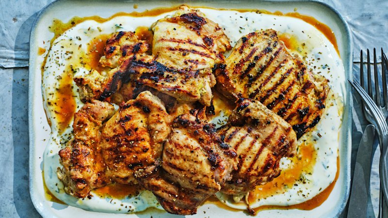 Adam Liaw združuje azijske in grške okuse s piščancem v grškem jogurtu