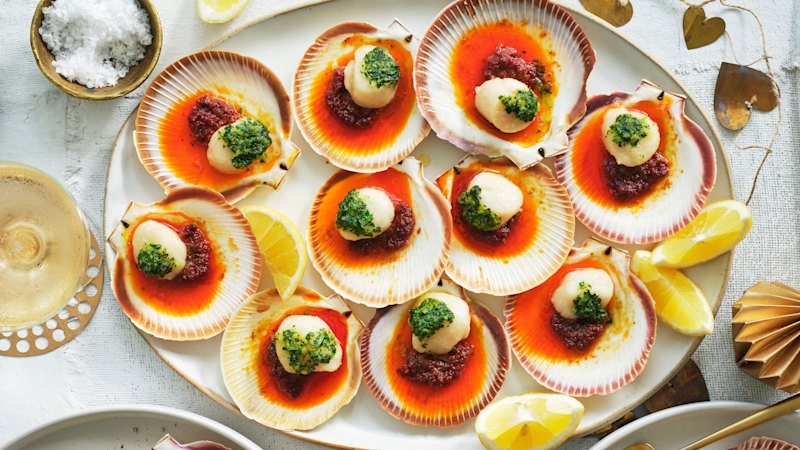 Baked scallops with garlic-parsley butter and ’nduja