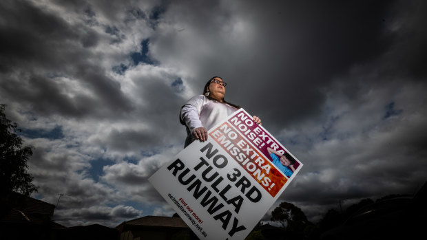 Residents sound alarm, call for curfew after third Melbourne Airport runway approved