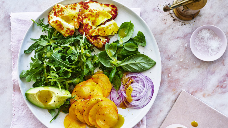 Adam Liaw proves salad ingredients don’t need to be jumbled together after all-image