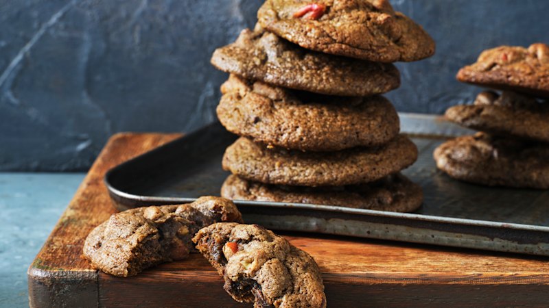 Chocolate, hojicha and pecan cookies