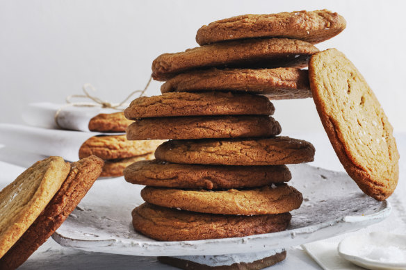 Brown cinnamon biscuits.