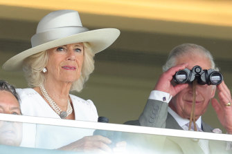 Cornwall Düşesi Camilla ve Galler Prensi Charles, 15 Haziran Çarşamba günü Ascot Hipodromu'nda.