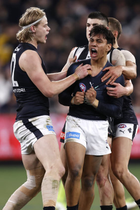 Jesse Motlop kicks one for the Blues.