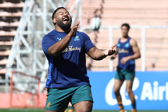 Taniela Tupou training with the Wallabies. 