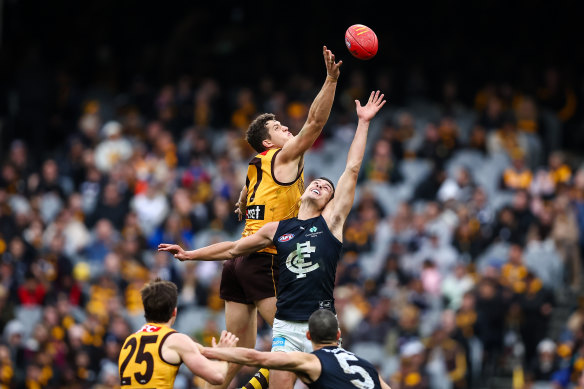 Lloyd Meek and Jack Silvagni square up in a ruck contest.