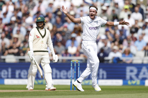 Stuart Broad turns around to make a belated appeal to the umpire.