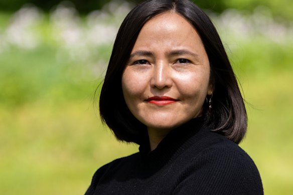 Zahra Nader, editora-chefe do Zan Times, recebeu recentemente 860 inscrições para uma bolsa de jornalismo. Os repórteres do Zan Times continuam a expor abusos chocantes dos direitos humanos no Afeganistão.