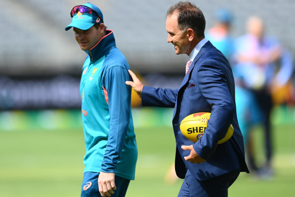 Justin Langer speaks with Steve Smith before play of day one of the Perth Test.