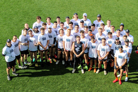 The Carlton playing group wearning Marc Murphy 300-game t-shirts.