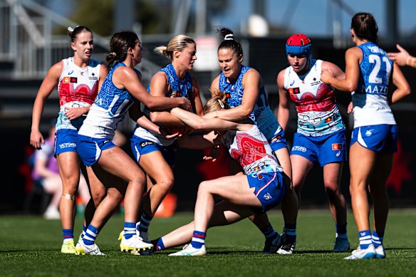 Jumper clash: The Roos and Bulldogs wore very similar jerseys on Saturday.