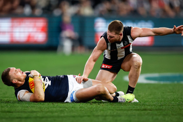 Patrick Cripps gets tangled up with Taylor Adams.