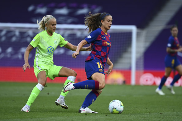 Wolfsburg’s Pernille Harder, left, chases Barcelona’s Alexia Putellas during the Women’s Champions League semifinal soccer match between Wolfsburg and Barcelona in San Sebastian, Spain, Tuesday, Aug. 25, 2020.(AP Photo/Gabriel Buoys)