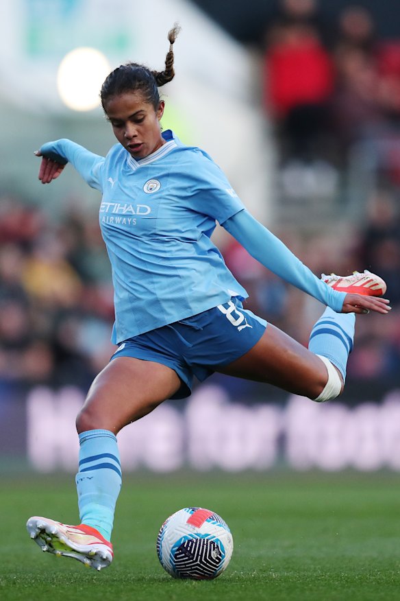 Fowler in action for Manchester City.