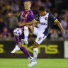 Glory coach fumes as Mariners snatch comeback draw