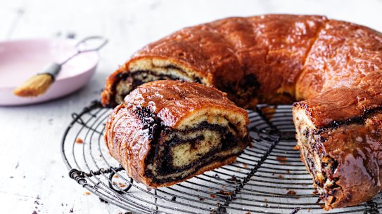 Babka with chocolate and halva.