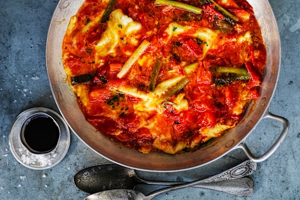 Egg and tomato is healthy and easy to make, and can be dressed up with extra ingredients.