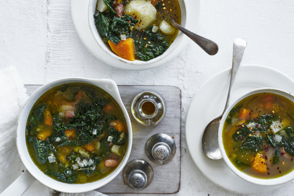 Zuppa frantoiana (Tuscan bean and vegetable soup)