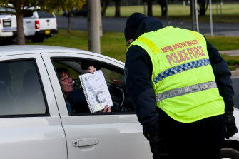 A person wishing to cross the border on Wednesday morning presents documentation at Wodonga.