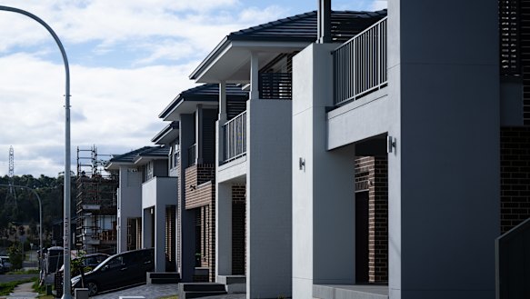 Australian houses will face greater threats from climate change that will require changes to planning and construction, the Productivity Commission has warned.