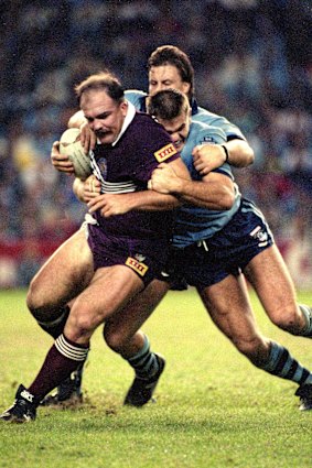 Martin Bella jogando pelo Queensland em sua época de jogador.