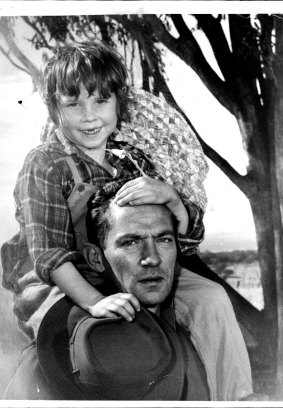 Finch and Wilson in a publicity still from The Shiralee