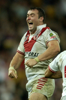 Mark Riddell after kicking the winning goal for the Dragons against the Broncos at Suncorp on September 5, 2003.