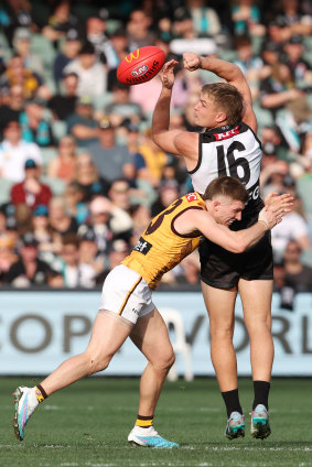 Ollie Wines manages to get a handball away.