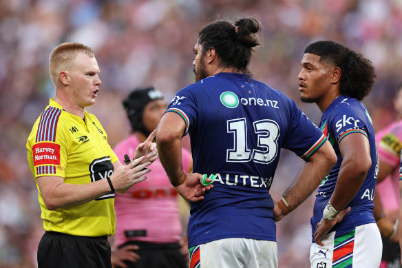 Referee Todd Smith speaks withe Warriors pair Tohu Harris and Demitric Sifakula on Saturday.