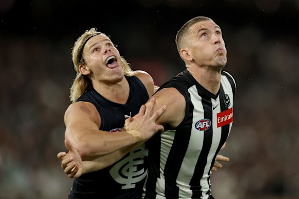Tom De Koning rucks against Collingwood’s Darcy Cameron.
